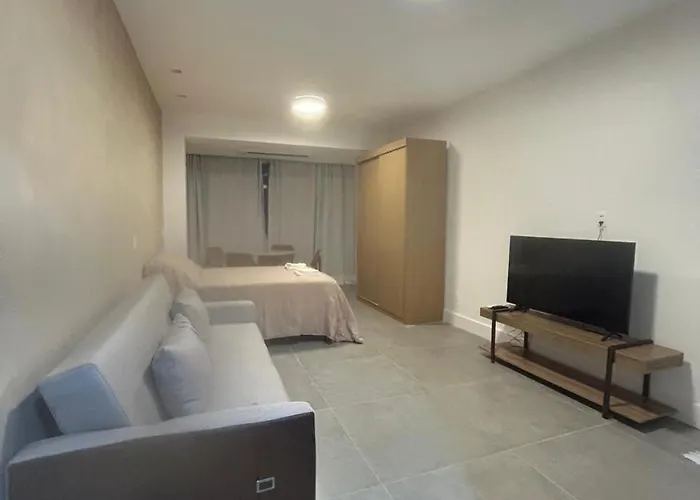 Flat De 3 Quartos Na Praia De Copacabana